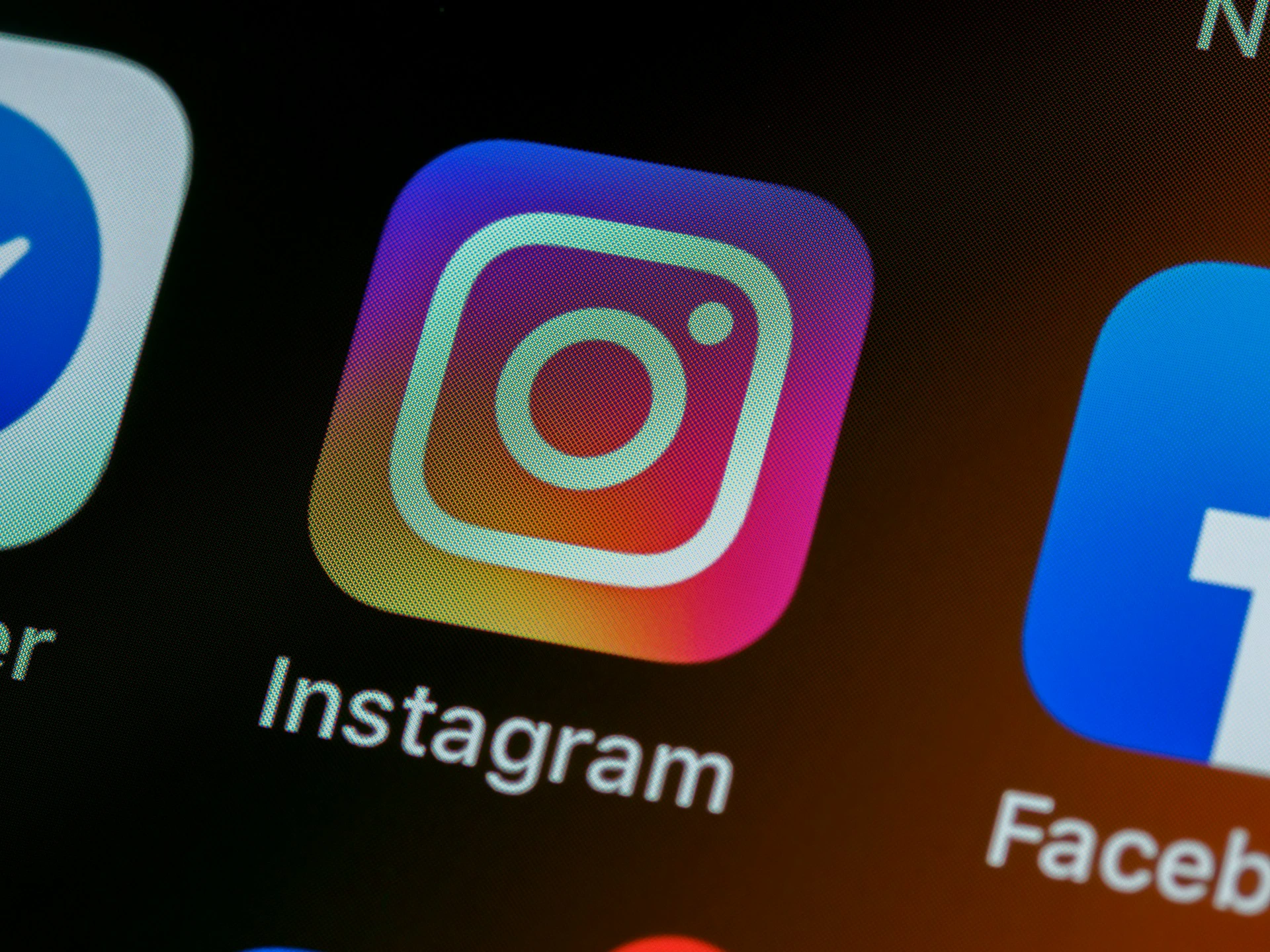 Meta Ontslaat Medewerkers in Meerdere Afdelingen, Inclusief Instagram en WhatsApp