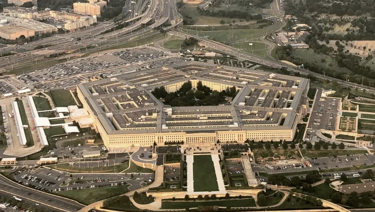 Het Pentagon Schakelt AI in voor Militaire Planning met het Thunderforge Project