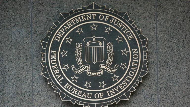 FBI-rapport onthult dat oplichters meer dan $16 miljard hebben gestolen in 2024 FBI-rapport onthult dat oplichters meer dan $16 miljard hebben gestolen in 2024